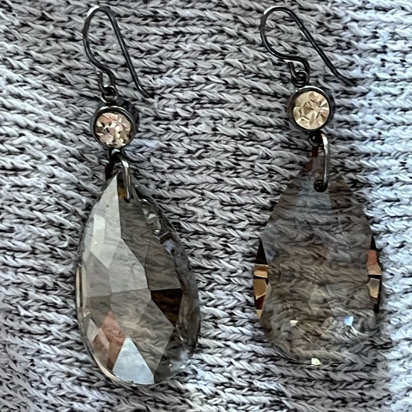 Jewelry - Elegant Silver Drop Earrings